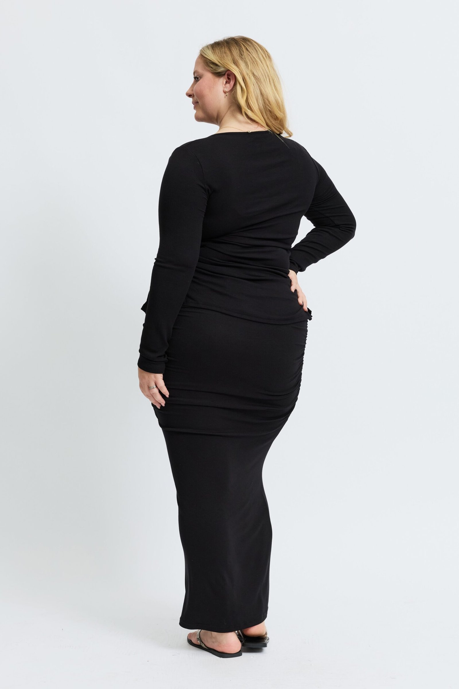 Ari Ruched Rib Midi Skirt - Black - Image 7